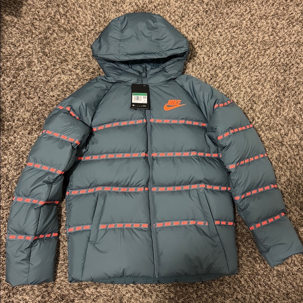 Nike Puffer Jacket - Picture 4 of 4
